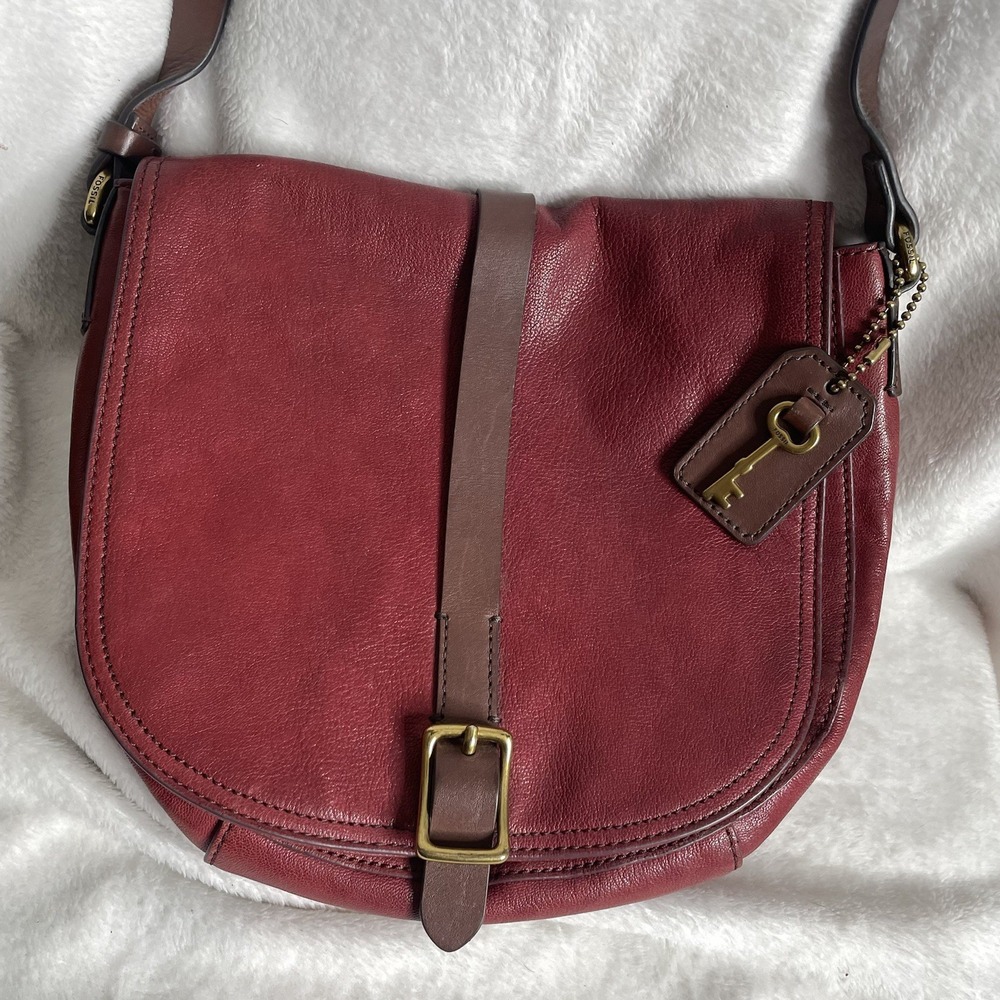 FOSSIL Flap Saddle Bag Crossbody Purse Red Leather Buckle w‎ Key